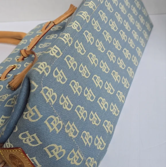Clean! Dooney & Bourke Sky Blue Canvas Signature Shoulder Bag - Picture 5 of 11